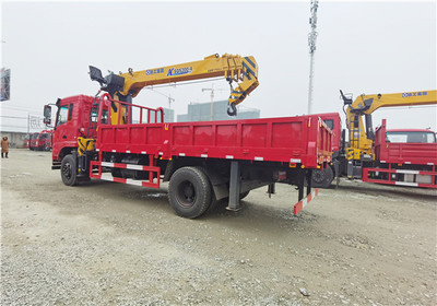 東風(fēng)專底8噸徐工隨車吊 性能優(yōu)勢(shì)與市場(chǎng)價(jià)格分析